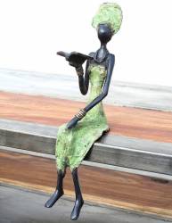 Sculpture en bronze La lectrice