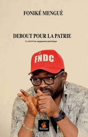 Debout pour la patrie. Le récit d'un engagement patriotique de Foniké Menguè